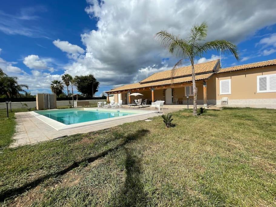 Villa Nunzia Con Piscina, Sauna E Idromassaggio. Floridia Exterior foto