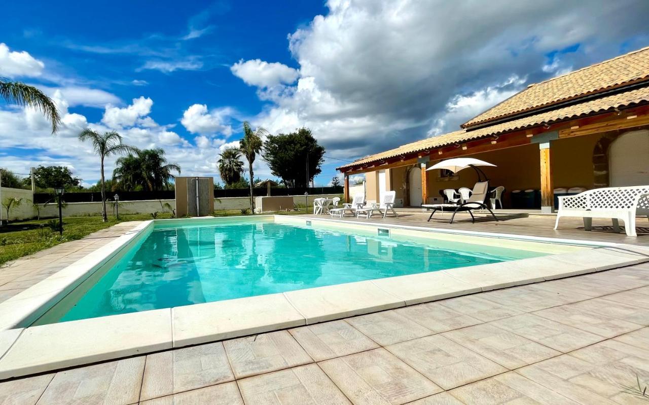 Villa Nunzia Con Piscina, Sauna E Idromassaggio. Floridia Exterior foto