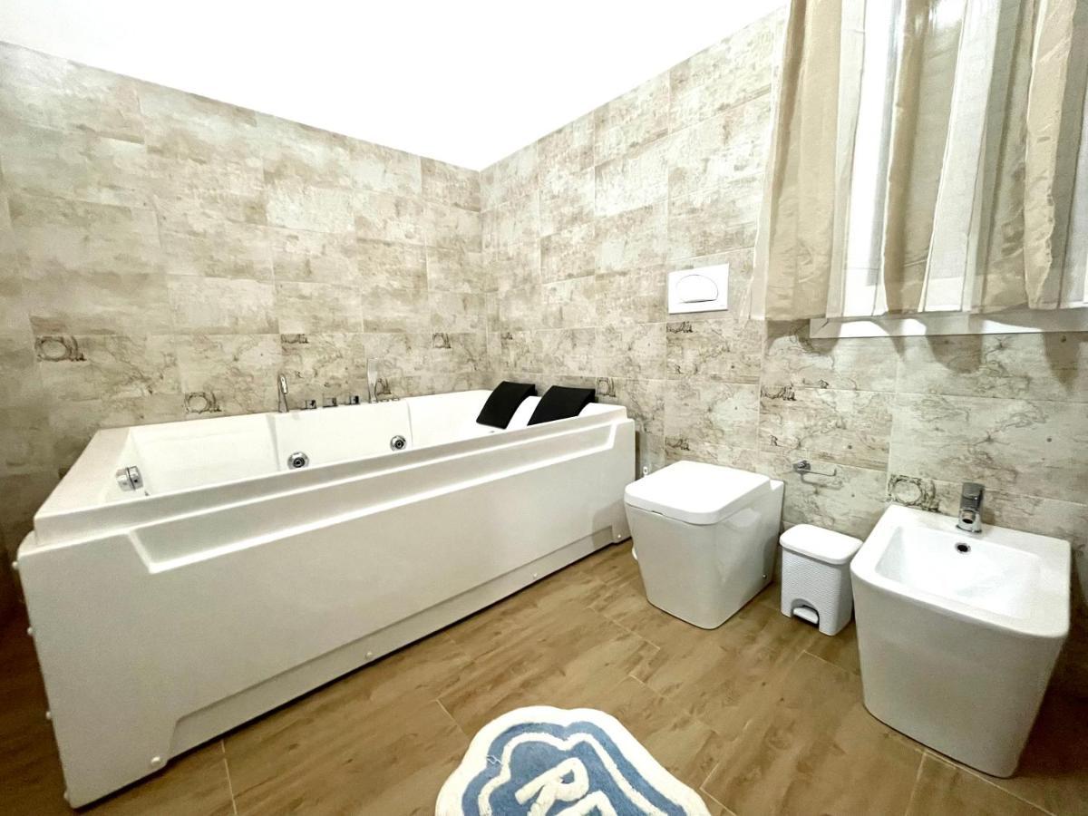 Villa Nunzia Con Piscina, Sauna E Idromassaggio. Floridia Exterior foto